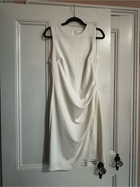 Elegant White Sleeveless Drape Dress